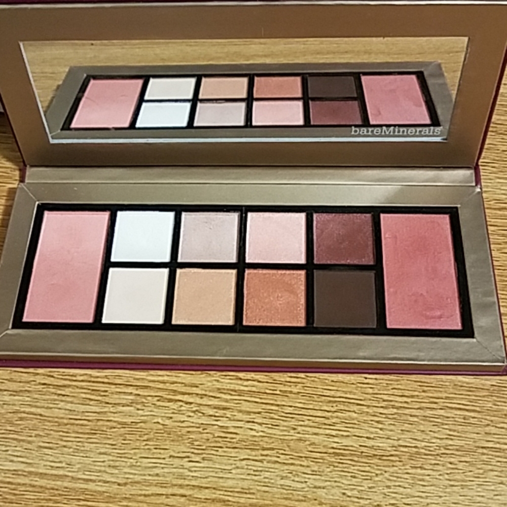 Bareminerals oasis eyeshadow and blush palette.